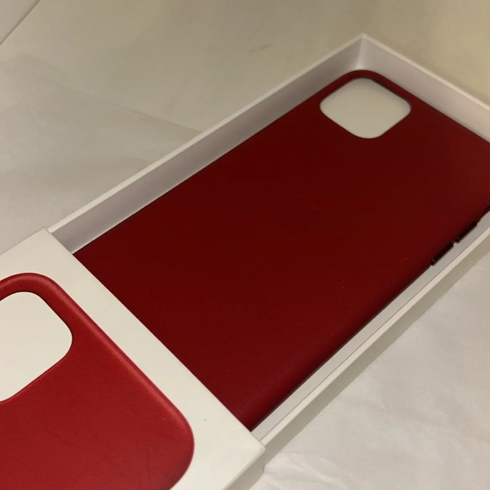Apple iPhone 11 Pro Max Leather Snap Case Cover - Red New in Box